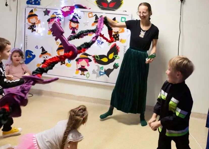 Zabawy integracyjne dla dzieci: Pomysły, które łączą i rozwijają.