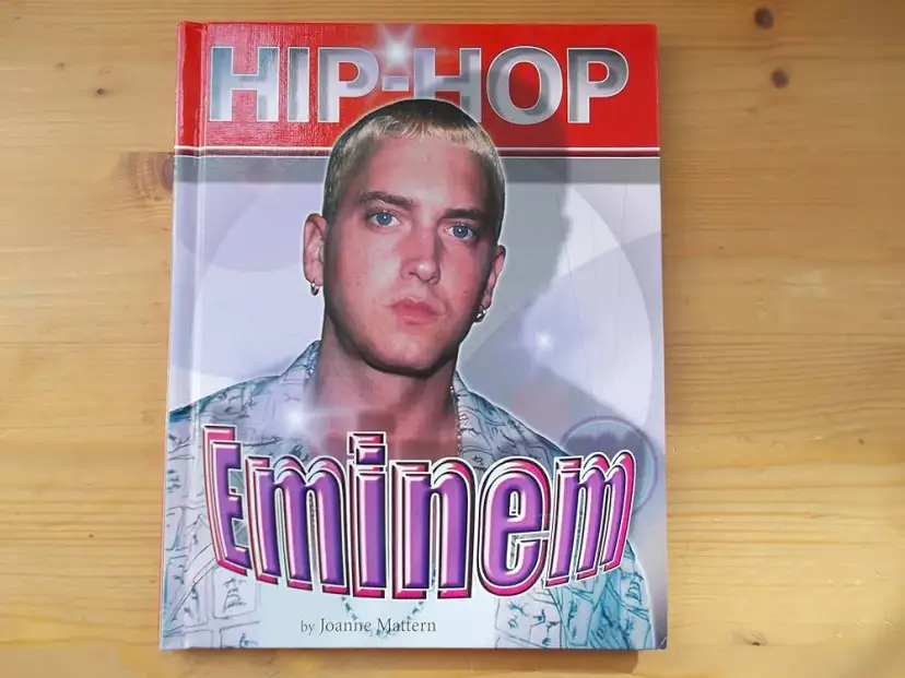 Eminem: Kim jest legenda hip-hopu? Odkryj jego historię.