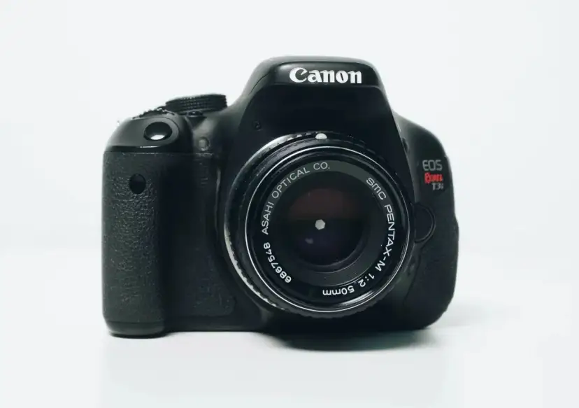 Jak zgrać zdjęcia z aparatu na komputer bez kabla w prosty sposób