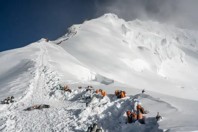 Everest: la montagna più alta, sfide, costi e segreti
