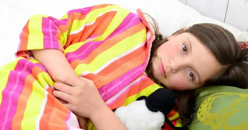 Ból brzucha u dziecka: Kiedy do lekarza, a kiedy domowe sposoby?