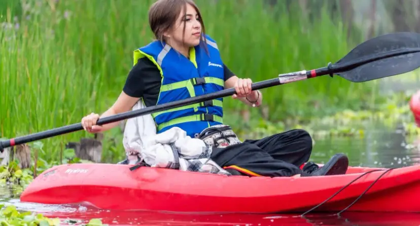 Co zabrać na kajaki? Niezbędne rzeczy na spływ, które musisz mieć