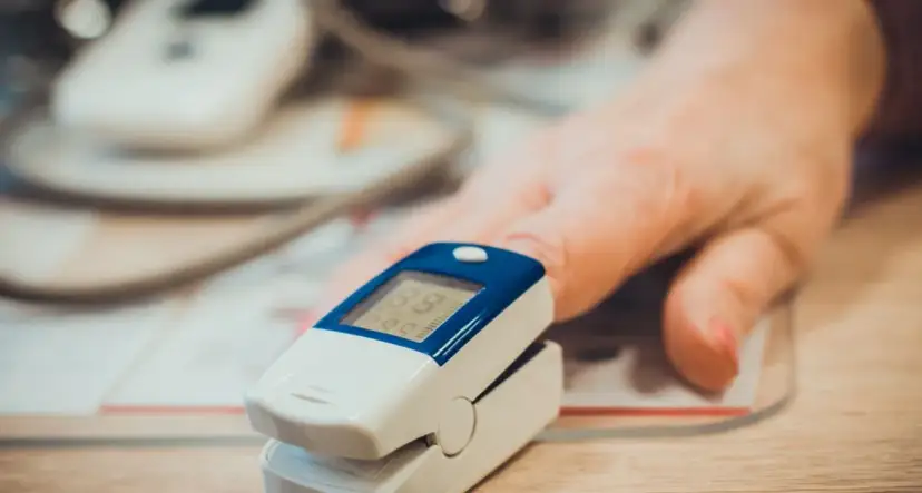 Pulsoksymetr kiedy pogotowie – objawy, które mogą zagrażać życiu