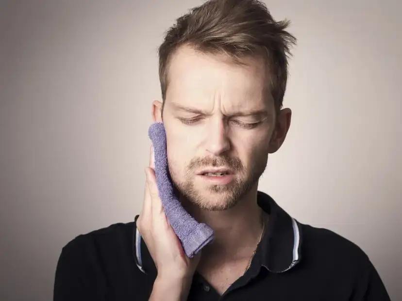 Dlaczego ząb boli w nocy? Poznaj przyczyny i sposoby na ulgę