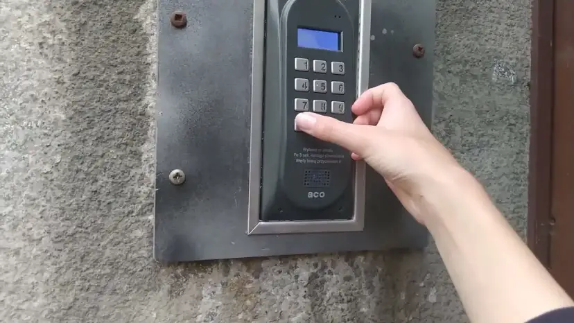Jak odblokować domofon? Sprawdzone metody i porady