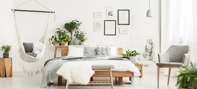 Jakie dodatki do białej sypialni, które zmienią jej wygląd na lepsze?