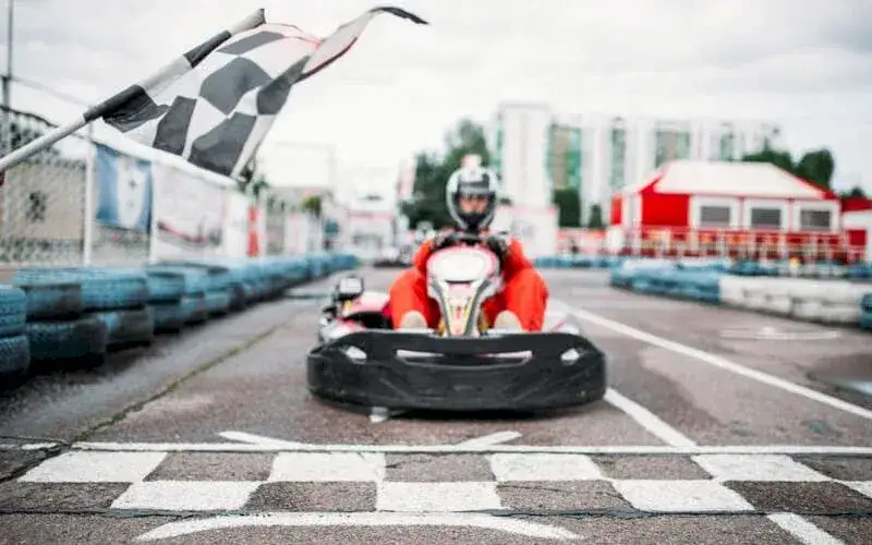 Ile kosztuje wybudowanie toru kartingowego? Poznaj ukryte wydatki