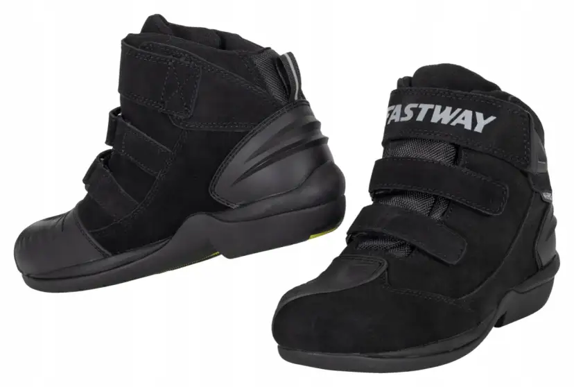 Czarne buty motocyklowe turystyczne Fastway z rzepami i wzmocnieniami.