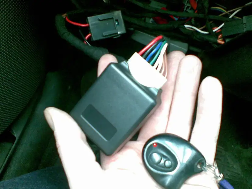 Gdzie jest sterownik centralnego zamka Punto 2? Oto lokalizacja i wskazówki