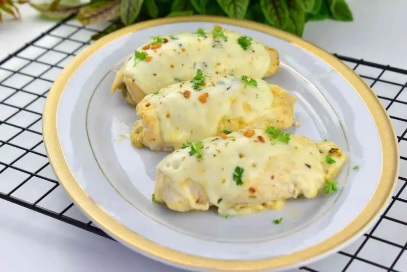 Co z piersi kurczaka? 50+ pomysłów na soczysty obiad (szybko i fit)