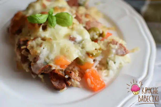 Zapiekanka z ryżem i kiełbasą: Jak zrobić idealny obiad?