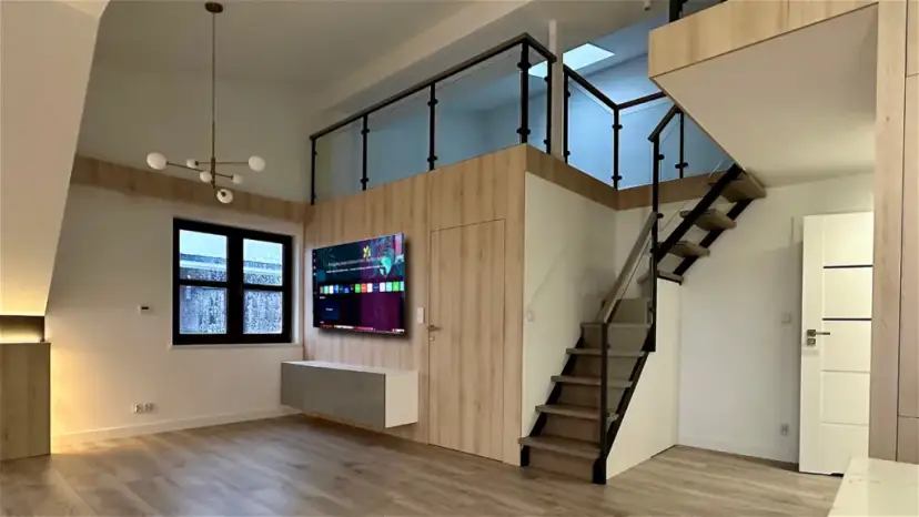 Ile kosztuje budowa antresoli? Sprawdź, co wpływa na cenę