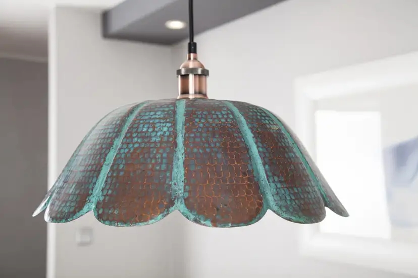 Jak zamontować żyrandol? Poradnik krok po kroku i bezpieczeństwo