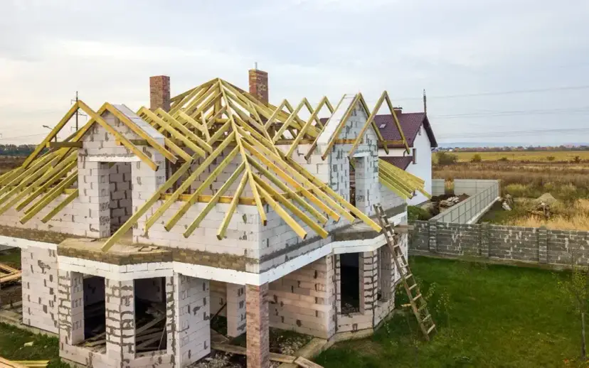 Ile drewna C24 potrzeba na dom szkieletowy 70m2? Uniknij błędów w obliczeniach