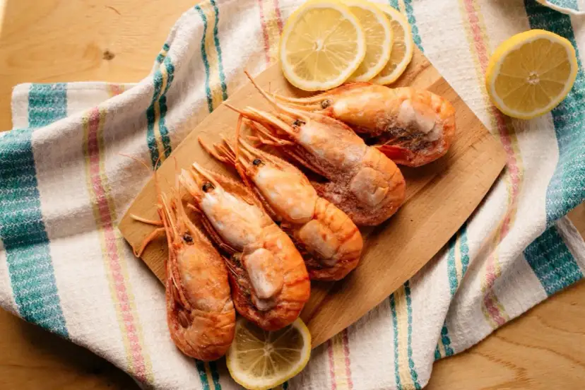 Surowe krewetki szare: czy warto ryzykować? Ekspert radzi