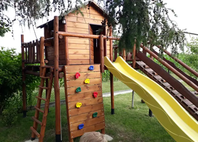 Jak zrobić plac zabaw w ogrodzie - proste kroki i bezpieczne rozwiązania