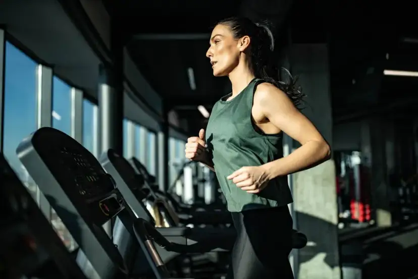 Orbitrek czy bieżnia na brzuch - który sprzęt lepiej spali tłuszcz?