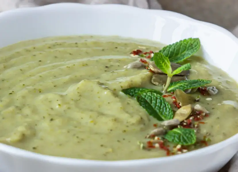 Jakie przyprawy do zupy z cukinii, aby wydobyć jej pełny smak?