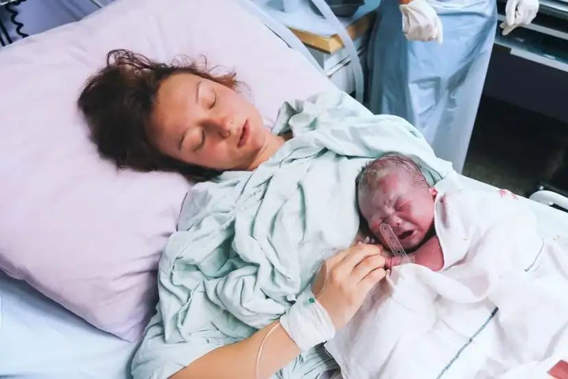 Objawy przedporodowe i objawy porodu – jak je rozpoznać i co robić