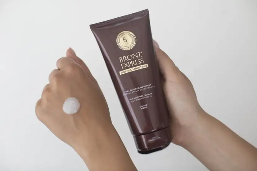 Jaki peeling przed samoopalaczem, aby uniknąć smug i plam?