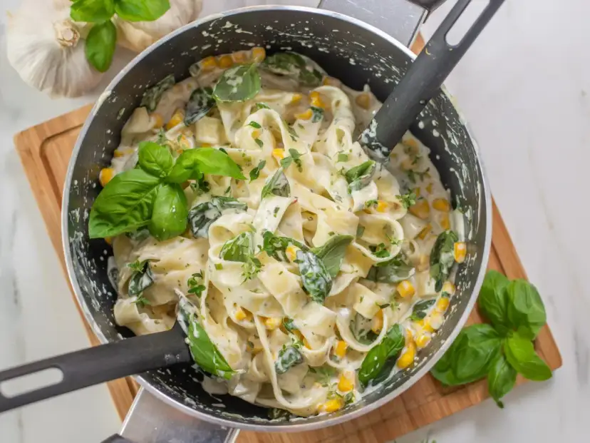 Z czym zrobić makaron na szybko? Gotowe dania w 10 minut!