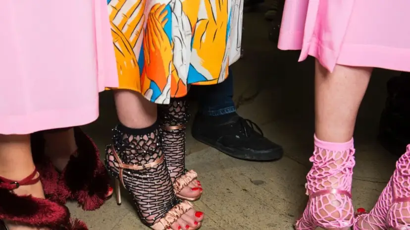 Jak założyć skarpetki do szpilek, aby wyglądać stylowo i komfortowo