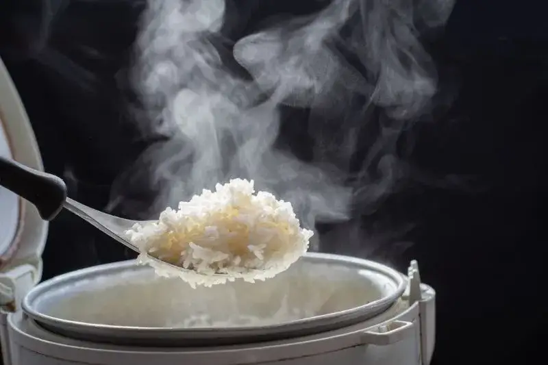 Jak ugotować ryż na parze perfekcyjnie i uniknąć błędów