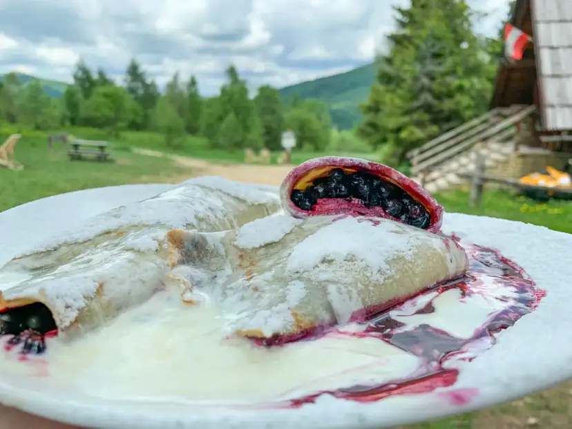 Bacówka pod Małą Rawką: Noclegi, szlaki, Naleśnik Gigant planuj!