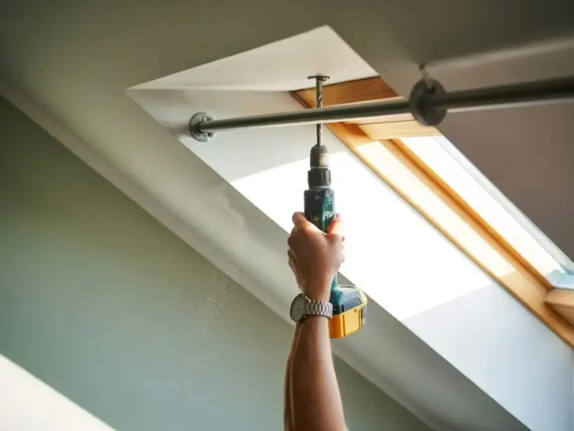 Jak zamontować karnisz na skosach bez błędów i frustracji