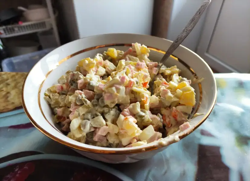 Najlepsza szynka do sałatki - wybierz idealny smak dla swojej potrawy