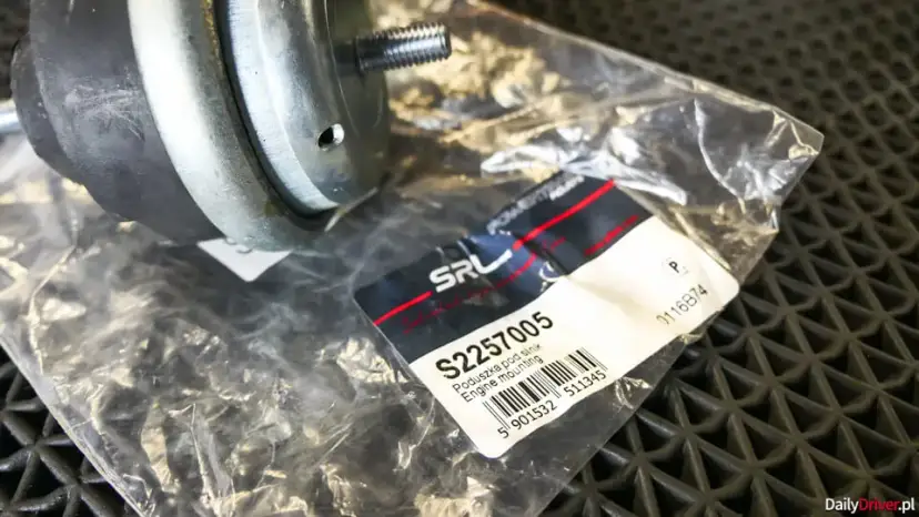 Jak sprawdzić poduszki silnika? Objawy, testy i koszty wymiany.