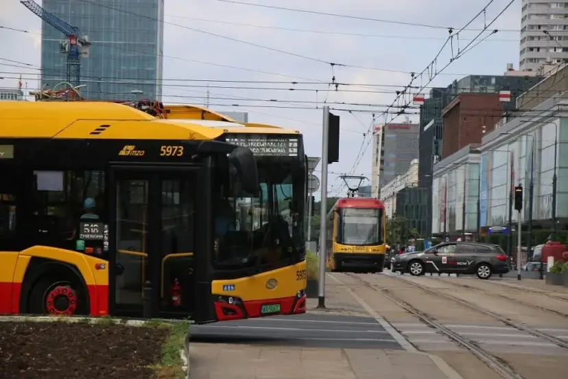 ZTM Warszawa: Rozkład jazdy autobusów Jak go sprawdzić w 30 sekund?