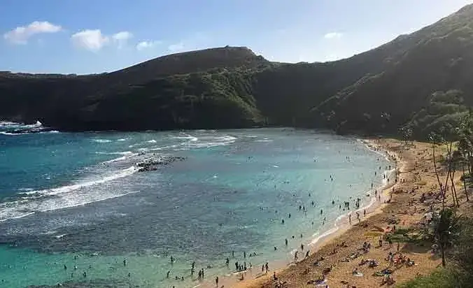 Ile trwa lot na Hawaje z Warszawy? Sprawdź, co wpływa na czas podróży