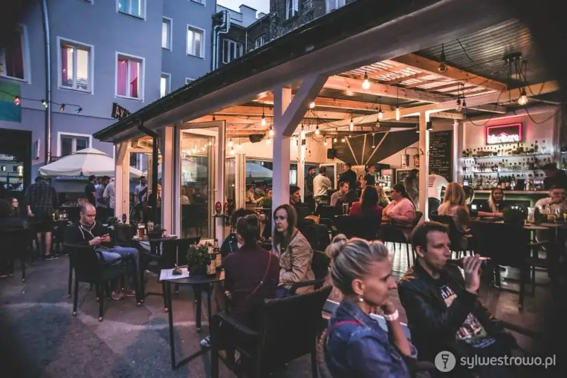 Najlepsze drink bary Warszawa: Przewodnik po TOP miejscach