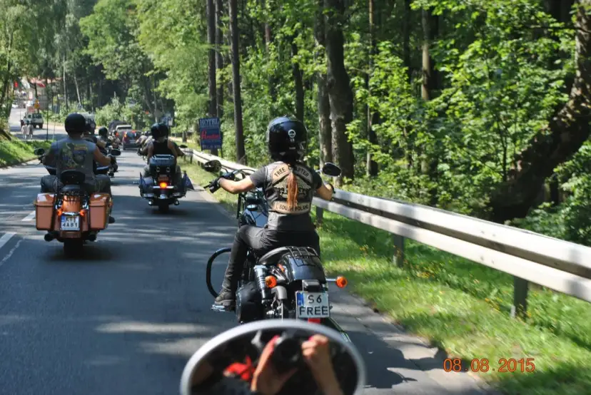 Śląsk na motocyklu: Odkryj najlepsze trasy, zamki i górskie serpentyny