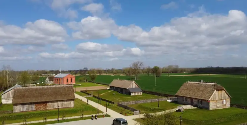 Skansen w Wiączeminie: Odkryj sekrety Olędrów nad Wisłą!
