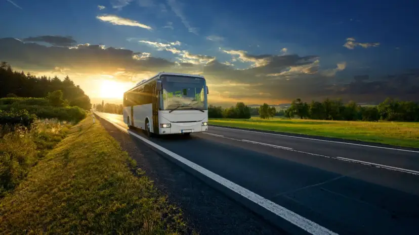 Ile kosztuje autokar za kilometr? Sprawdź ceny i oszczędzaj