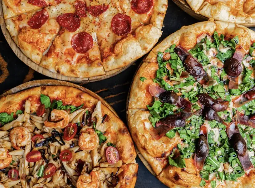 Top 15 dodatków do pizzy, które nie „moczą” ciasta: które warzywa warto podpiec i jak to zrobić