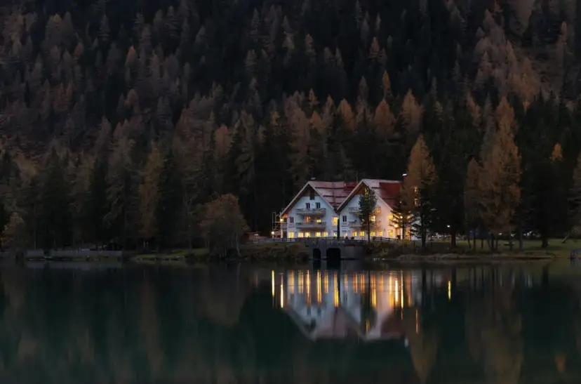 Wieczór w schronisku – jak górale i turyści spędzają czas gdy pogoda nie pozwala wyjść