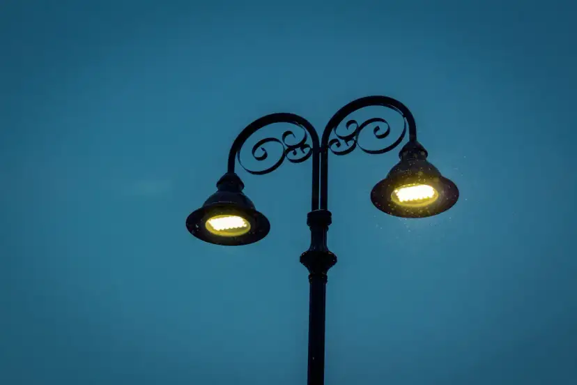 Producent oświetlenia ulicznego – na co zwrócić uwagę przy wyborze dostawcy?