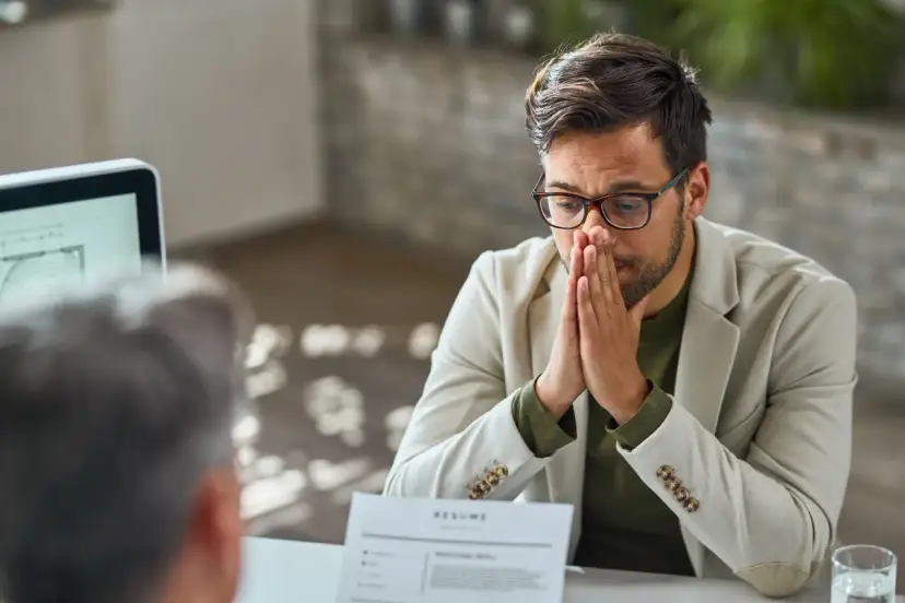 Męska twarz finansowej porażki: Jak radzić sobie ze stratą i chronić zdrowie psychiczne