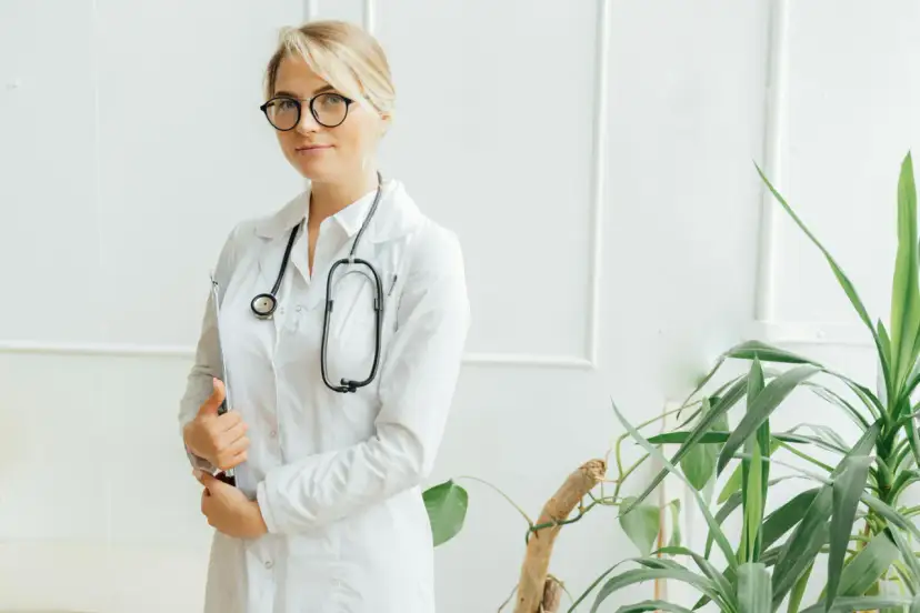 Fartuch medyczny a laboratoryjny: jakie są różnice?