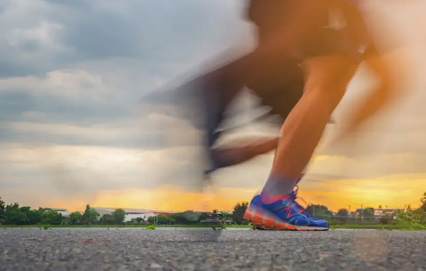 Jak biegać szybko i się nie męczyć: skuteczne techniki i porady
