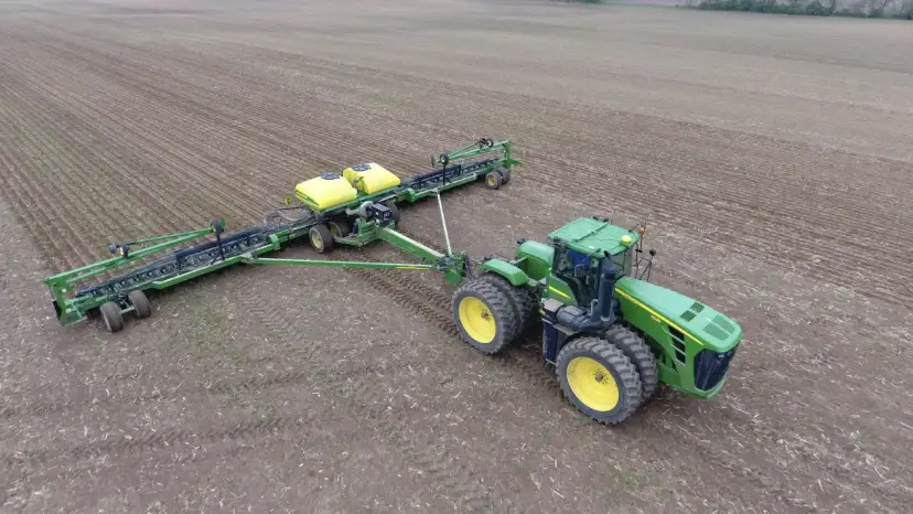 Maszyny rolnicze a efektywność pracy w gospodarstwie – które technologie realnie zwiększają wydajność?