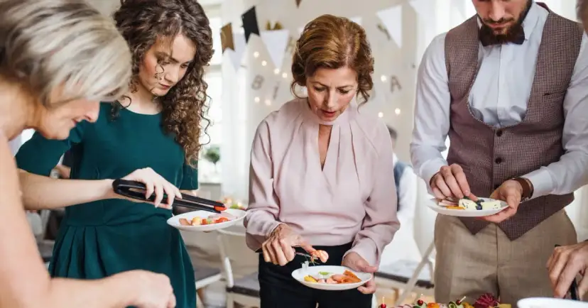 Ile kosztuje catering do domu? Sprawdź ceny i co wpływa na koszt