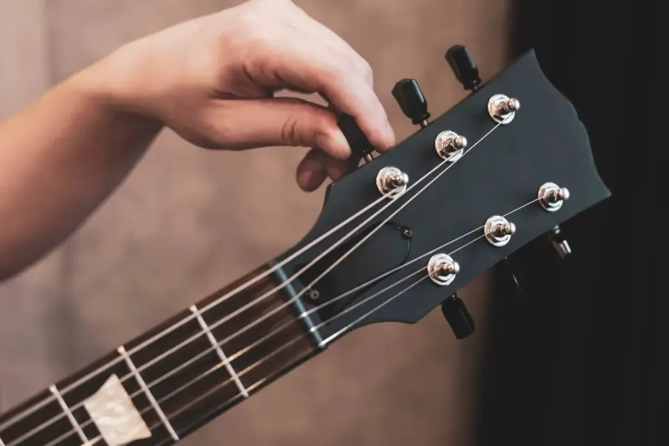 Strojenie C# standard - jak nastroić gitarę i grać niżej