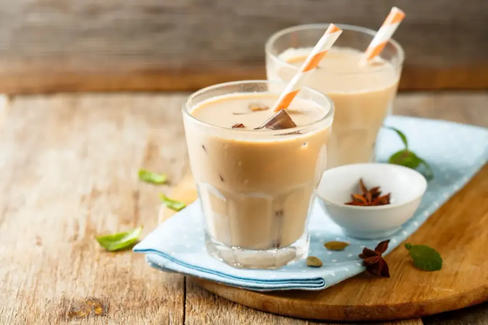 Chai latte - przepis na aromatyczny napój z przyprawami