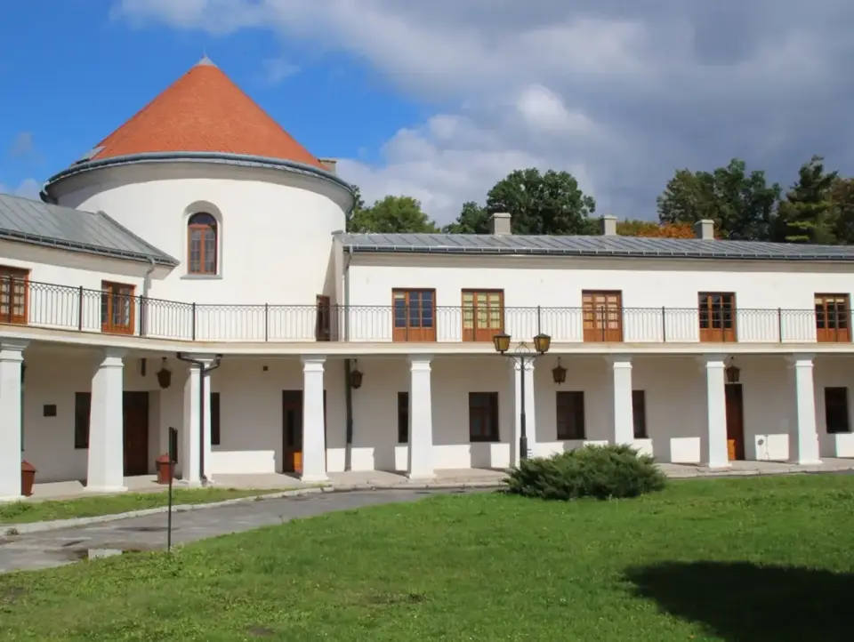Zamek w Lesku - Przewodnik po historii i atrakcjach okolicy