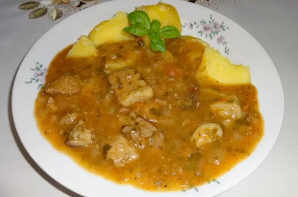 Sos do ziemniaków - 5 przepisów, które odmienią obiad