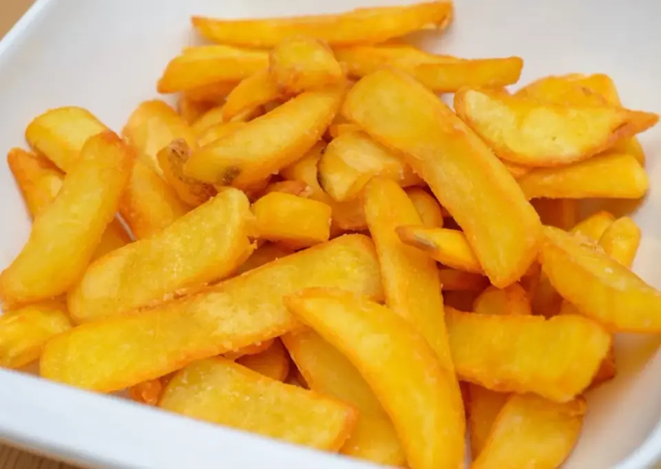 Dlaczego frytki po smażeniu są miękkie - Jak zyskać chrupkość?